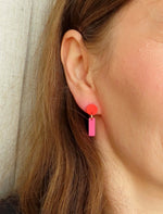 Load image into Gallery viewer, Mini Sticks Statement Ohrringe - feuerrot pink
