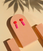 Load image into Gallery viewer, Mini Sticks Statement Ohrringe - feuerrot pink
