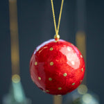 Lade das Bild in den Galerie-Viewer, Weihnachtskugel Rot &amp; Goldene Punkte ø 6 cm
