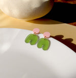 Load image into Gallery viewer, Rosa Olive transparent Squishy Arch Bogen Ohrringe
