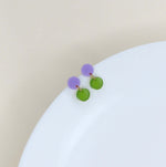 Load image into Gallery viewer, Dotty Acryl Ohrringe in flieder oliv
