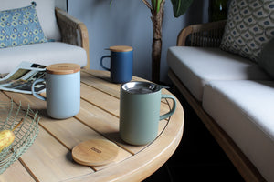 Teetasse Steingut mandel mit Sieb & Holzdeckel