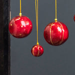 Load image into Gallery viewer, Weihnachtskugel Rot &amp; Gold gestreift ø 3 cm
