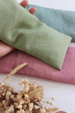 Lade das Bild in den Galerie-Viewer, Entspannungskissen für die Augen Leinen Olivgrün
