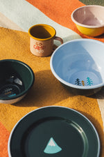 Load image into Gallery viewer, Emaille Teller Wald &amp; Berge
