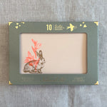 Lade das Bild in den Galerie-Viewer, Notecard-Set Risodruck Hase mit Narzisse
