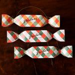 Lade das Bild in den Galerie-Viewer, Karamell Christmas Cracker 1 Stück gefüllt mit 8 Karamellbonbons
