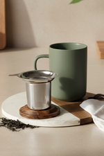 Load image into Gallery viewer, Teetasse aus Steingut &amp; Edelstahlsieb Salbei
