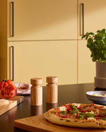 Lade das Bild in den Galerie-Viewer, Gewürzmühlen Helsinki 2er-Set Eiche
