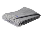 Load image into Gallery viewer, MELANGE graue Decke aus reiner Wolle: Grau / 130 x 180 cm
