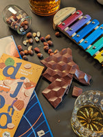 Lade das Bild in den Galerie-Viewer, Dattelschokolade Nougat Crisp 36% vegan &amp; bio
