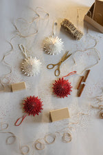 Load image into Gallery viewer, Papieranhänger White Flake
