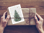 Lade das Bild in den Galerie-Viewer, Postkarte Tanne mit Goldschnee

